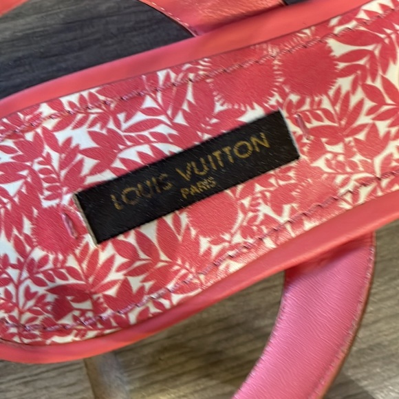 Authentic pink Louis Vuitton sandals - Picture 2 of 6
